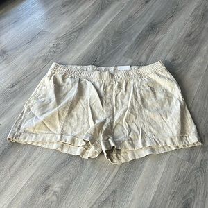 Old Navy high rise shorts size XL NWT